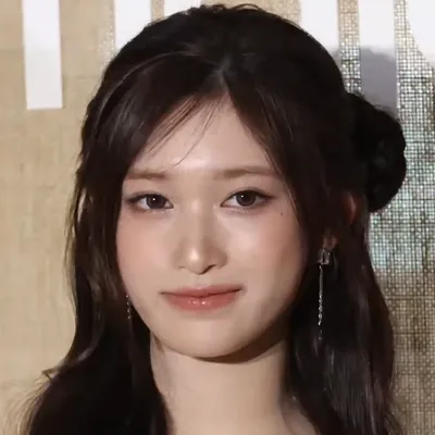 Leeseo, Related people