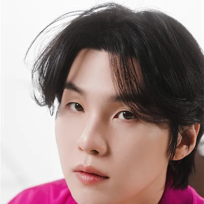 Suga, Related people
