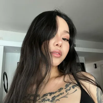 Bella Poarch, Related people