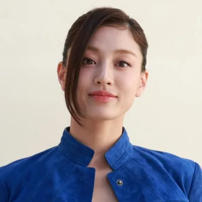 Jihyo, Related people